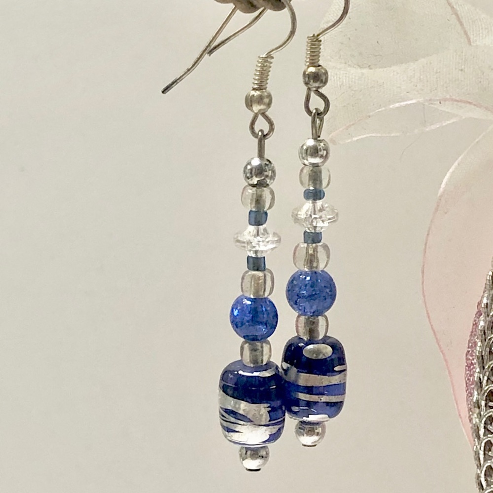 🧵 Handcrafted 🧵 Blue earrings - Picture 3 of 3